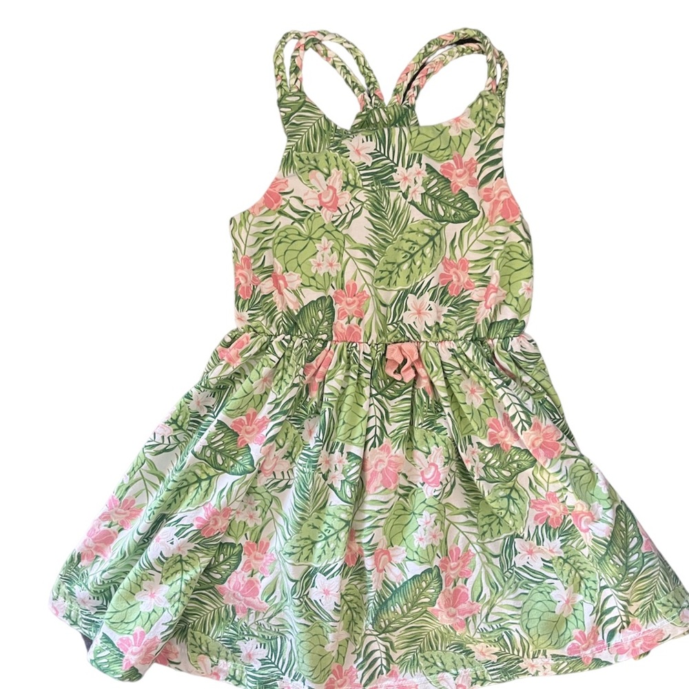 Absolutely adorable floral summer dress. Tag says 4T I’d say it runs small.